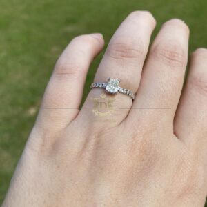 Anel Solitário 0,52 ct + 0,14 ct de Diamantes em Ouro 18k 750