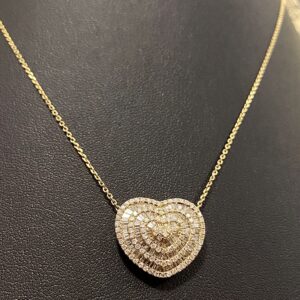 Colar com Pingente Coração Pavê de Diamantes em Ouro 18k 750