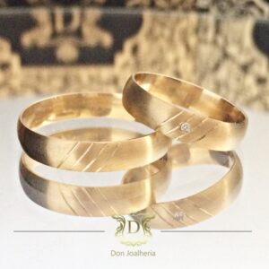 Par de Alianças 10 Gramas 1 Diamante em Ouro 18k 750