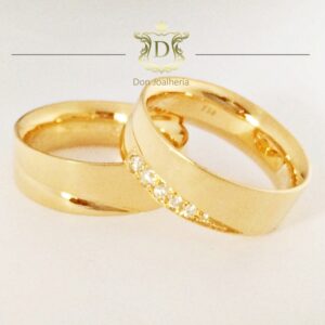 Par de Alianças 30 Gramas com Diamantes em Ouro 18k 750