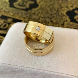 Par de Alianças 15 Gramas com Diamante 0,5CT em Ouro 18k 750 - Imagem 1