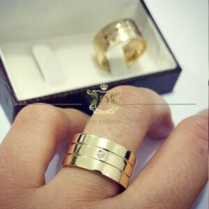 Par de Alianças 30 Gramas 1 Diamante 3 pts em Ouro 18k 750 - Imagem 1