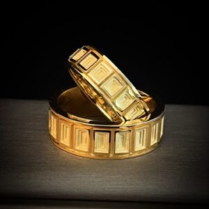 Par de Alianças Geométricas 20 Gramas em Ouro 18k 750 - Imagem 1