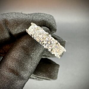 Anel Meia Aliança 4 Moissanites em Ouro Branco 18k 750 - Imagem 5
