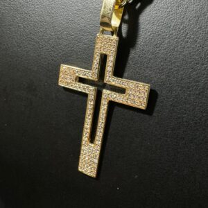 Pingente Crucifixo 10 gramas 1,2Ct em Ouro 18k 750 - Imagem 1