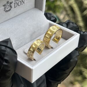 Par de Alianças Geométricas 20 Gramas em Ouro 18k 750 - Imagem 6